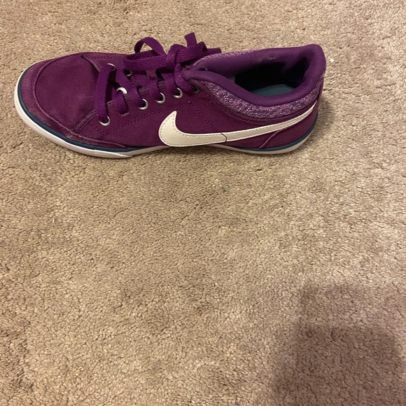 Nike shoes converse lace up - Picture 2 of 6